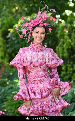 Giugno 14th, 2022. Ascot, Regno Unito. Maya Jama al Royal Ascot 2022. Credit: Doug Peters/EMPICS/Alamy Live News Foto Stock