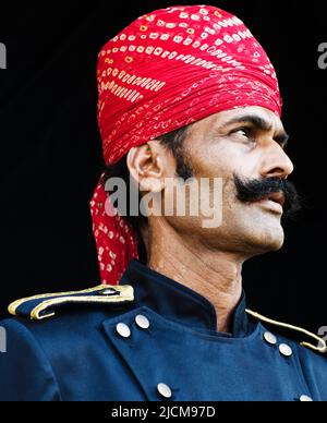 Ritratto dell'uomo a Turban, Ananda nell'Himalaya, la tenuta del Palazzo, Narendra Nagar, Tehri Garhwal, Uttarakhand, India. Foto Stock