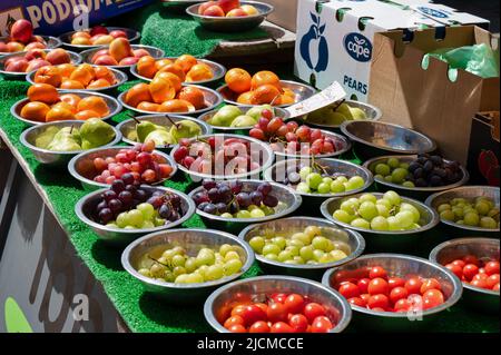 Chesterfield, Regno Unito - 14 maggio 2022: Il mercato all'aperto a Chesterfield Inghilterra Foto Stock