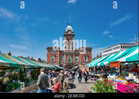 Chesterfield, Regno Unito - 14 maggio 2022: Il mercato all'aperto a Chesterfield Inghilterra Foto Stock