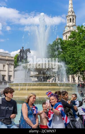 Trafalgar Square prende il nome dalla battaglia di Trafalgar, una vittoria navale britannica nelle guerre napoleoniche con Francia e Spagna che si è svolta il 21 Oc Foto Stock