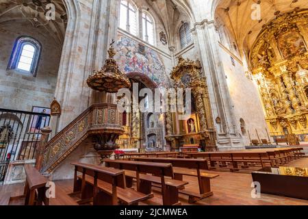 Salamanca - 10 settembre 2017: Pulpito del convento di Sant'Estebano a Salamanca, Castiglia e Leon, Spagna Foto Stock