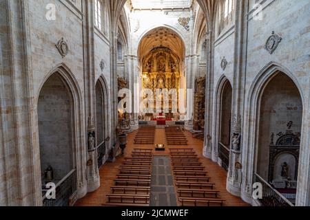 Salamanca - 10 settembre 2017: All'interno del convento di Sant'Estebano a Salamanca, Castiglia e Leon, Spagna Foto Stock