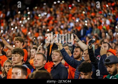 ROTTERDAM - tifosi dei Paesi Bassi durante la partita della UEFA Nations League tra Paesi Bassi e Galles allo stadio Feyenoord il 14 giugno 2022 a Rotterdam, Paesi Bassi. ANP PIETER STAM DE YOUNG Foto Stock