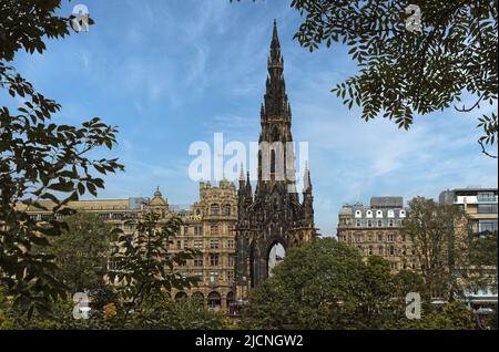 Con il suo maestoso castello e il famoso festival, Edimburgo è una delle città più straordinarie d'Europa. Foto Stock