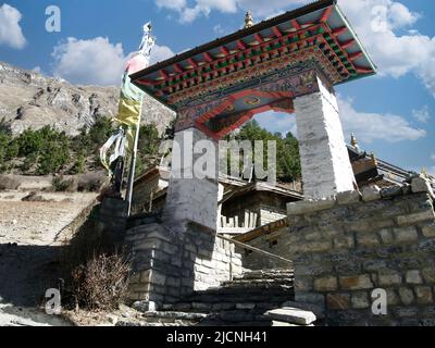 Villaggio di Pisang superiore, intorno al trekking di Annapurna, distretto di Manang, zona di Gandaki, Himalaya del Nepal, Nepal. Foto Stock