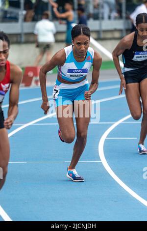 Ajee Wilson (USA) inizia il 800m delle donne, che ha vinto al. Gran Premio di New York 2022. Foto Stock