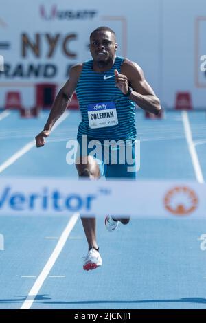 Christian Coleman (USA) vince i 100m uomini al Gran Premio di NYC 2022. Foto Stock