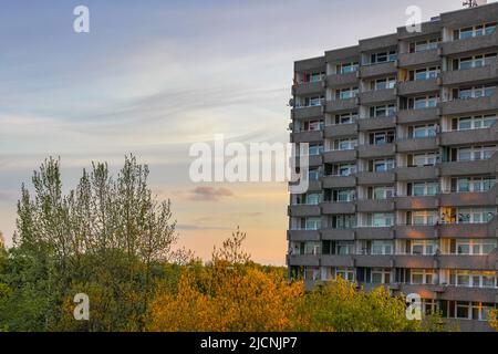 Edificio residenziale con natura intorno a Leherheide Bremerhaven Germania. Foto Stock