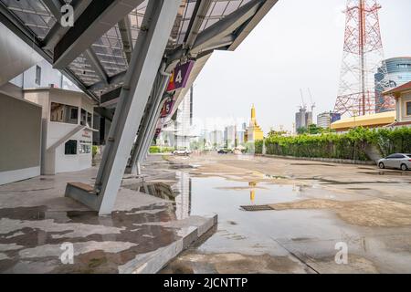 Bangkok, Thailandia - 30 Apr 2021, un luogo del terminal turistico di Bangkok al centro commerciale SHOWDC che chiude il 1-31 maggio 2021 a Coronavirus focolaio per Foto Stock