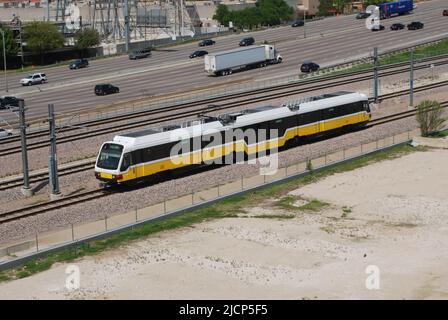 Treno DART (Dallas Area Rapid Transit) a Dallas, Texas Foto Stock