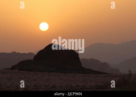 Tramonto a Wadi Rum, Giordania Foto Stock