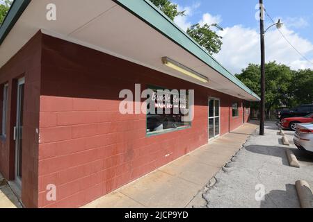 Esterno di un tradizionale laundormat a gettoni nel centro di Grapevine, Texas Foto Stock