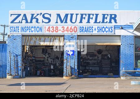 Zak's Muffler e negozio di riparazione auto a Irving, Texas Foto Stock