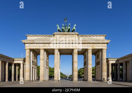 La porta di Brandeburgo, simbolo iconico di Berlino, la Germania. Foto Stock