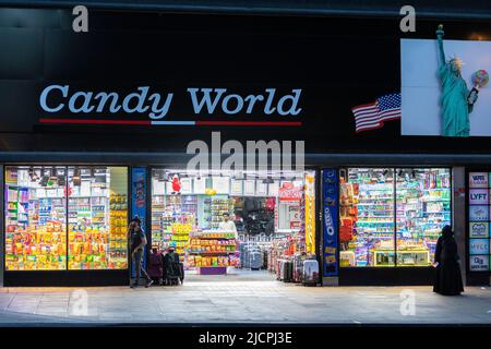 Gli American Candy Shops sono cresciuti in modo drastico su Oxford Street, che ora stanno affrontando delle probs da parte del Westminster Council su presunto Money launde Foto Stock