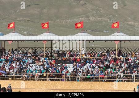 Isyk-Kul, Kirghizistan - 29 settembre 2018: Podio con spettatori durante i World Nomad Games in Kirghizistan Foto Stock