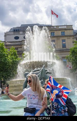 Trafalgar Square prende il nome dalla battaglia di Trafalgar, una vittoria navale britannica nelle guerre napoleoniche con Francia e Spagna Foto Stock