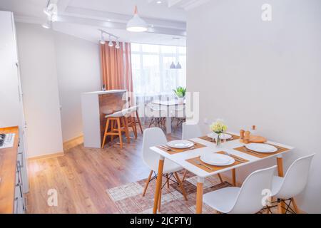 Interni moderni e minimalisti del soggiorno. Design domestico Foto Stock