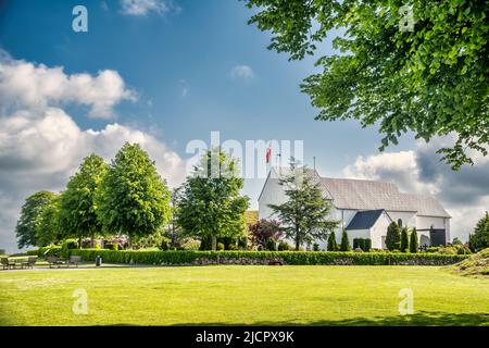 Monumenti della chiesa nazionale danese a Jelling Danimarca Foto Stock