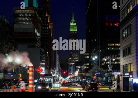 Night City Street a New York City, Manhattan, USA Foto Stock
