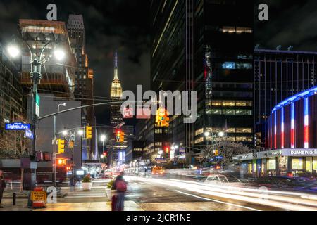 Night City Street a New York City, Manhattan, USA Foto Stock