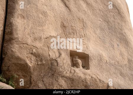 Iscrizione di Amenhotep III su masso di granito, fiume Nilo, Assuan Foto Stock