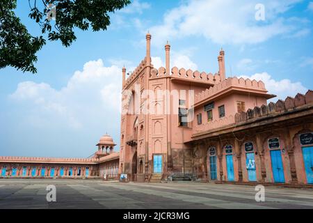 BHOPAL, MADHYA PRADESH, INDIA - 29 MAGGIO 2022: Taj UL Masajid, Bhopal, Madhya Pradesh, India. Una delle moschee più grandi dell'Asia Foto Stock