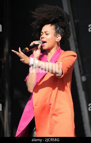 Angela Ricci dei Brand New Heavies che si esibiscono al Cambridge Club Festival a Childerley Orchard, Cambridge, Regno Unito. Giugno 11, 2022 Foto Stock