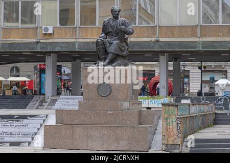 Belgrado, Serbia - 27 febbraio 2022: Statua di bronzo di Petar II Petrovic Njegos Landmark in Capital City Centre. Foto Stock