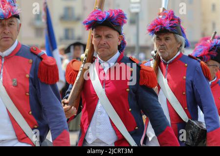 15th giugno 2022 Saint-Tropez, Francia Bravade des Espagnole. Nel 1618, scoppiò la Guerra dei Trent'anni. Il 15 giugno 1637 ventuno galee spagnole entrarono nel golfo e si dirigono verso Saint-Tropez. Credit Ilona Barna BIPHONEWS / Alamy Live News Foto Stock