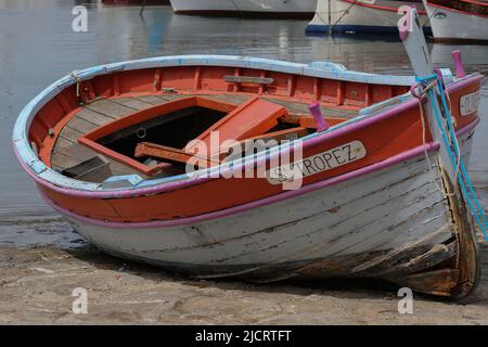 15th giugno 2022 Saint-Tropez, Francia Bravade des Espagnole. Nel 1618, scoppiò la Guerra dei Trent'anni. Il 15 giugno 1637 ventuno galee spagnole entrarono nel golfo e si dirigono verso Saint-Tropez. Credit Ilona Barna BIPHONEWS / Alamy Live News Foto Stock