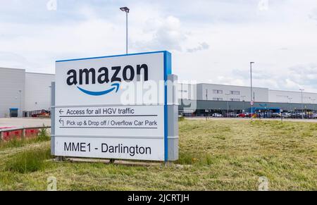 Il nuovo Centro di adempimento Amazon a Symmetry Park a Darlington, Inghilterra, Regno Unito Foto Stock