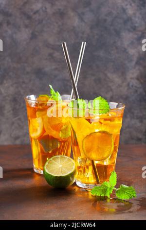 Tè freddo al limone e menta Foto Stock