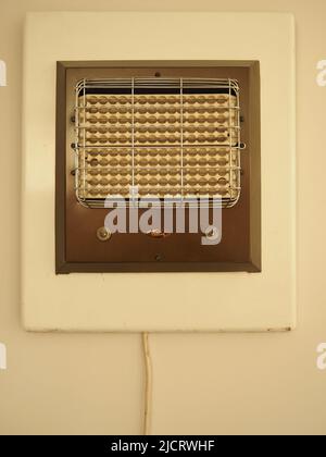 Riscaldatore elettrico Belling plug-in vintage dual Control montato a parete 1950s o 1960s Foto Stock