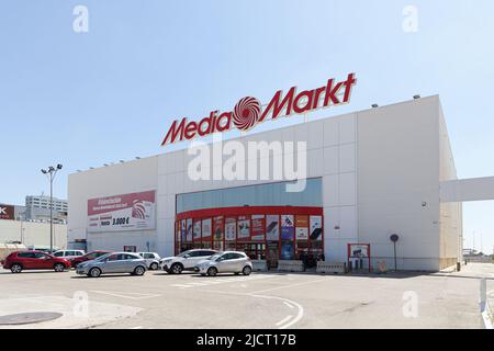 ALFAFAR, SPAGNA - 06 GIUGNO 2022: Media Markt è una catena multinazionale tedesca di negozi che vendono elettronica di consumo Foto Stock