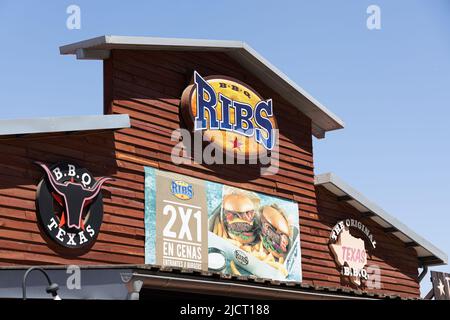 ALFAFAR, SPAGNA - 06 GIUGNO 2022: Ribs è una catena di ristoranti americani Foto Stock