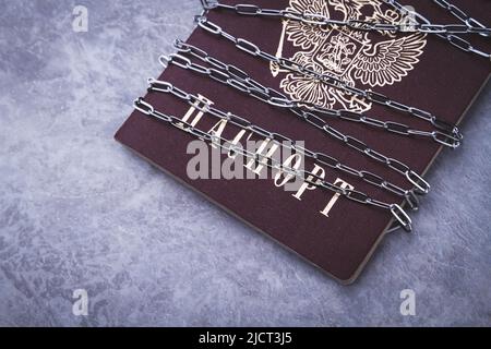 Divieto per i cittadini russi. Passaporto bloccato. Bordi chiusi. Foto Stock