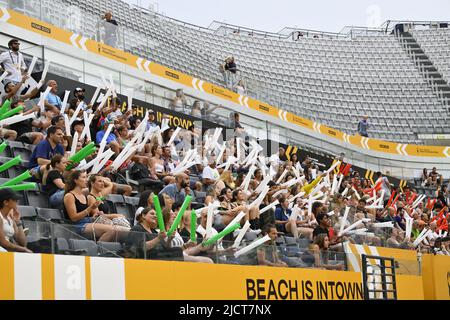 Roma, Italia. 15th giugno 2022, tifosi italiani durante il Beach Volley World Championships Round del 32 il 15th giugno 2022 al Foro Italico di Roma. Foto Stock