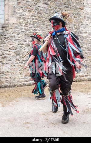 I Flagcrackers di Skipton (Craven) si esibiscono e si divertono alla Cappelside Farm Rathmell, Yorkshire, al giorno dell'Open Farm il 12th giugno 2022. Foto Stock