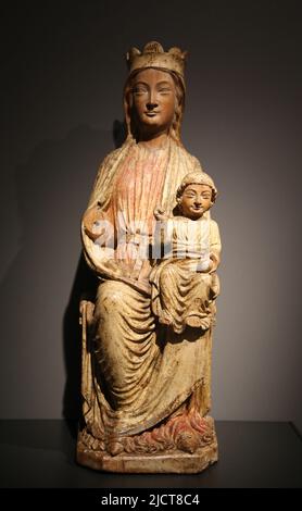 Vergine e Bambino. Pirenei, c.. 1225. noce con tracce di policromia. Rijksmuseum. Amsterdam. Paesi Bassi. Foto Stock