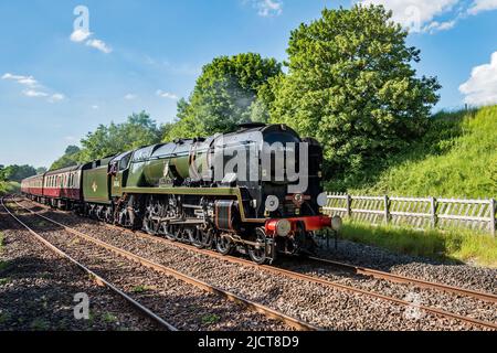 Braunton 34046 treno a vapore Fellsman 15th giugno 2022 passando per Long Preston al ritorno da Carlisle Foto Stock