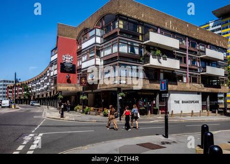 Crescent House Golden Lane Estate Goswell Rd C.London vicino al Barbican Center. 1962, architetti Chamberlin, Powell e Bon. Grado II* elencato. Foto Stock