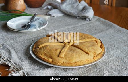 Empanada Gallega, torta tradizionale farciti con tonno o carne tipica della Galizia, Spagna Foto Stock