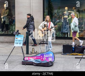 Autobus Allie Sherlock in Grafton Street, Dublino, Irlanda. Foto Stock