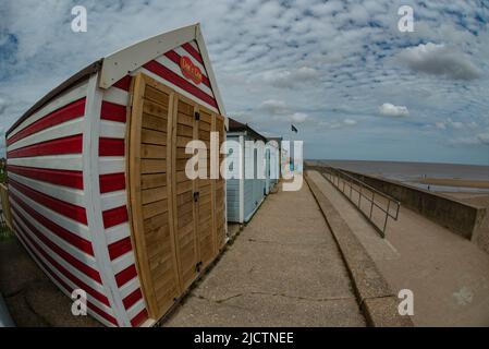 Capanne / Case in mare del Nord Osservatorio, Chapel Point Beach, Chapel St. Leonards, vicino Skegness, Lincolnshire, REGNO UNITO Foto Stock