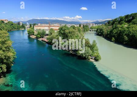 Pointe de la Jonction a Ginevra, Svizzera - il punto in cui si incontrano i fiumi Rhône e Arve. Foto Stock