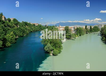 Pointe de la Jonction a Ginevra, Svizzera - il punto in cui si incontrano i fiumi Rhône e Arve. Foto Stock