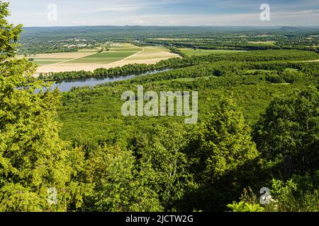 Connecticut River Valley & Hockanum Rural Historic District from the Mount Holyoke Summit House   Hadley, Massachusetts, USA Foto Stock