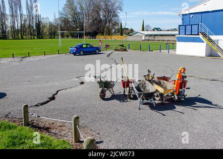 Danni da terremoto intorno al villaggio di Kaiapoi, Nuova Zelanda, dopo il terremoto di magnitudo 7,3 il 3rd settembre 2010. Liquefazione di limo; fessure. Foto Stock